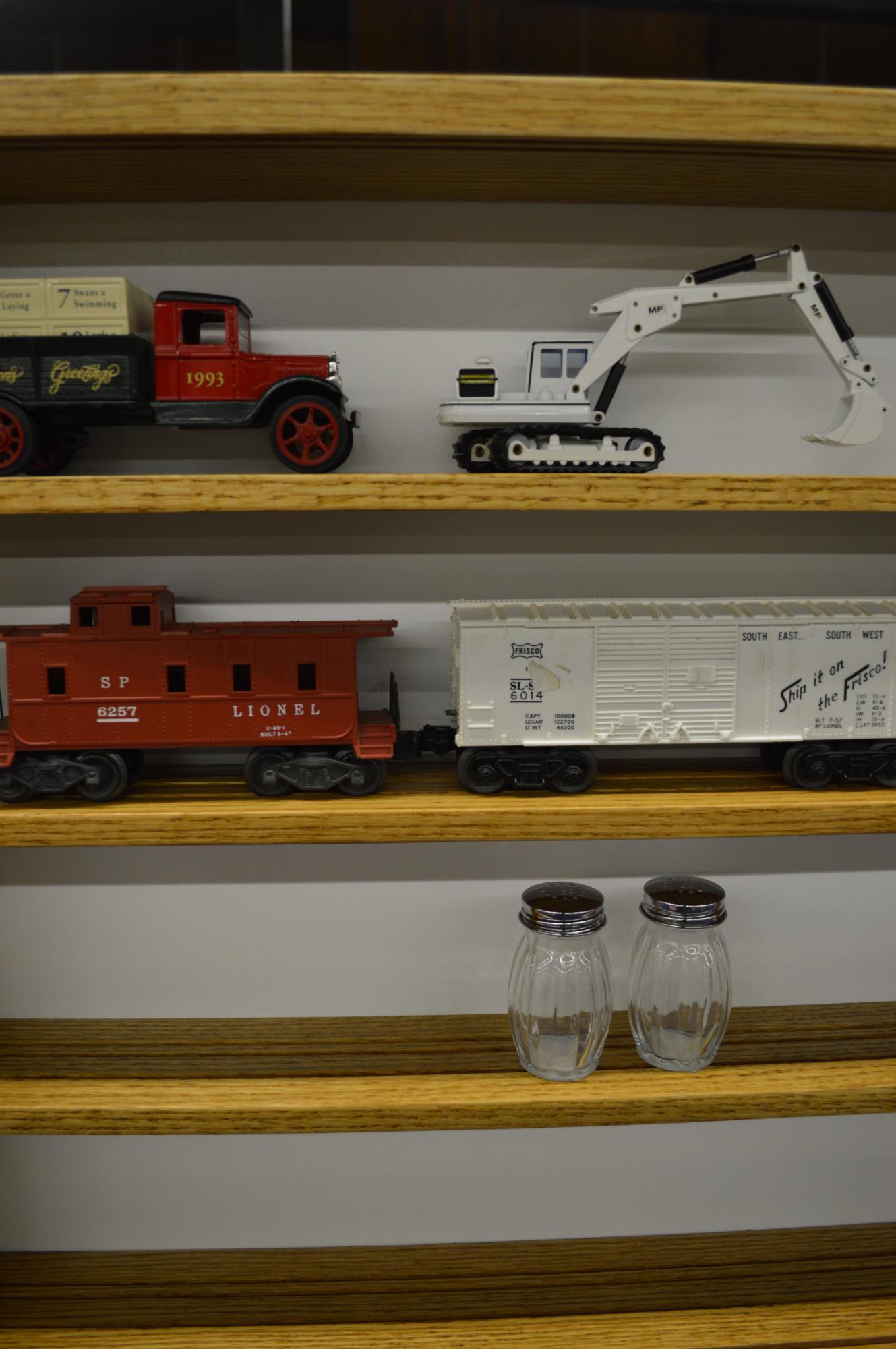 O Scale Train Display Case (For Custom Widths) - Showcase Express